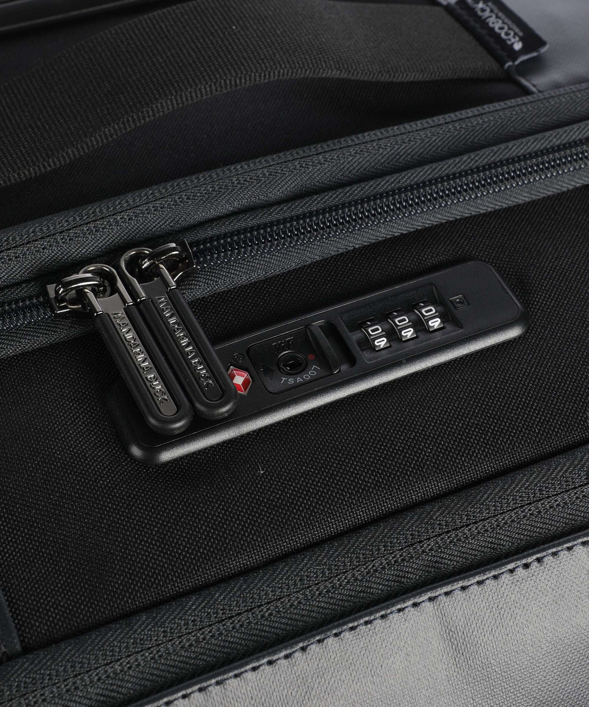 Mandarina Duck Smart Duck Spinner (4 wheels) dark gloss