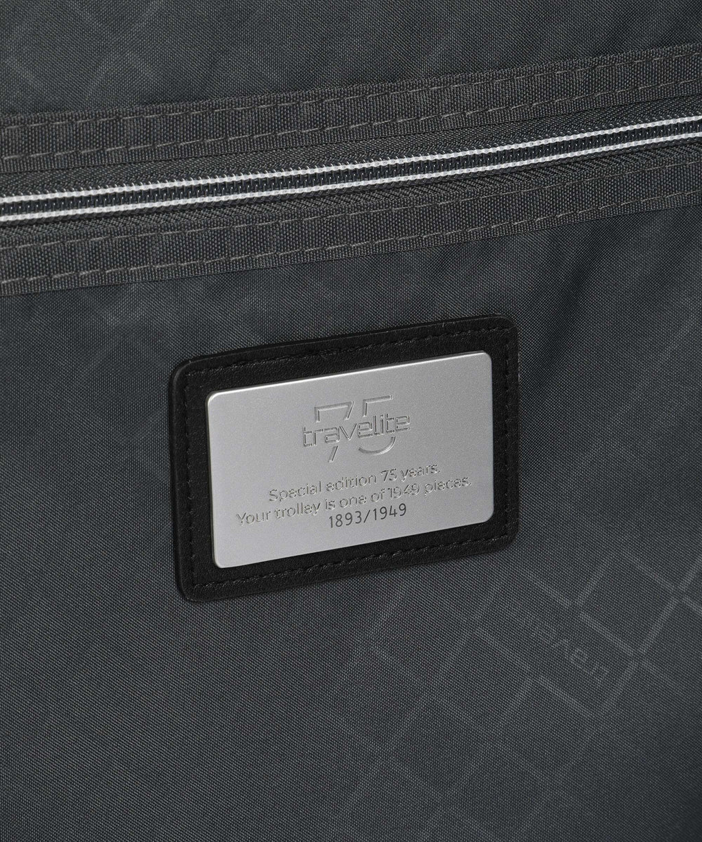 Travelite Next Spinner (4 wheels) silber/grün