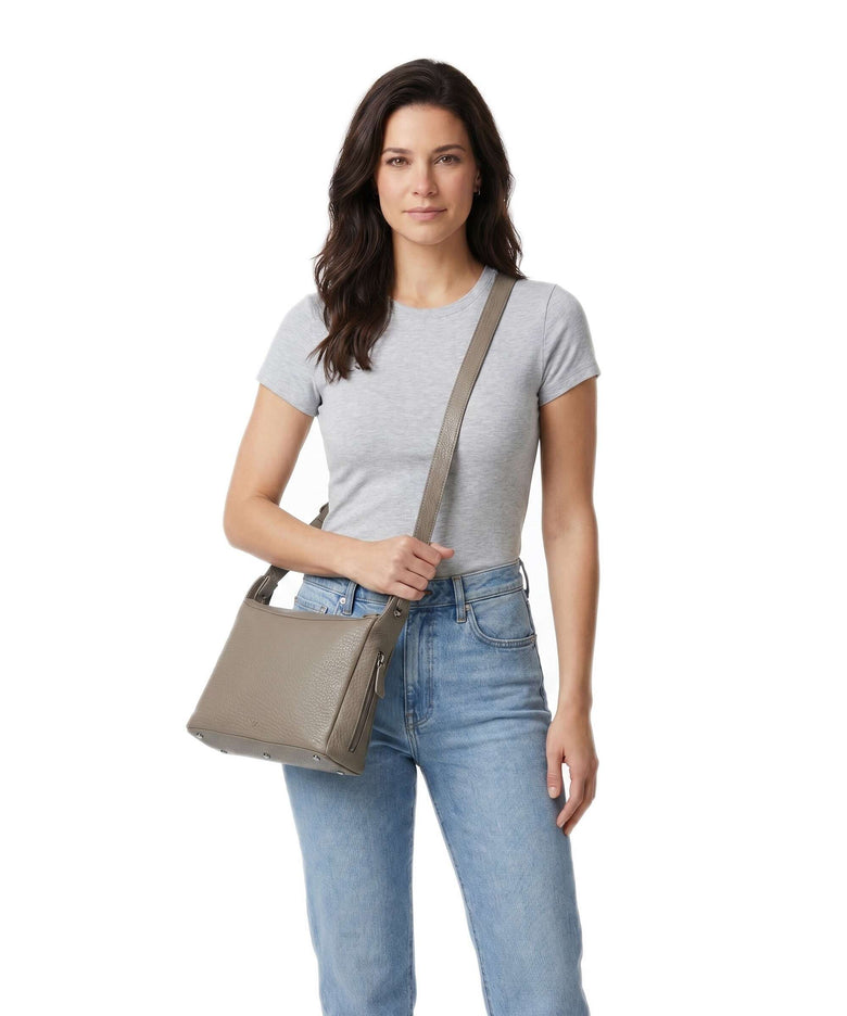 Voi Hirsch Isabella Crossbody bag sand