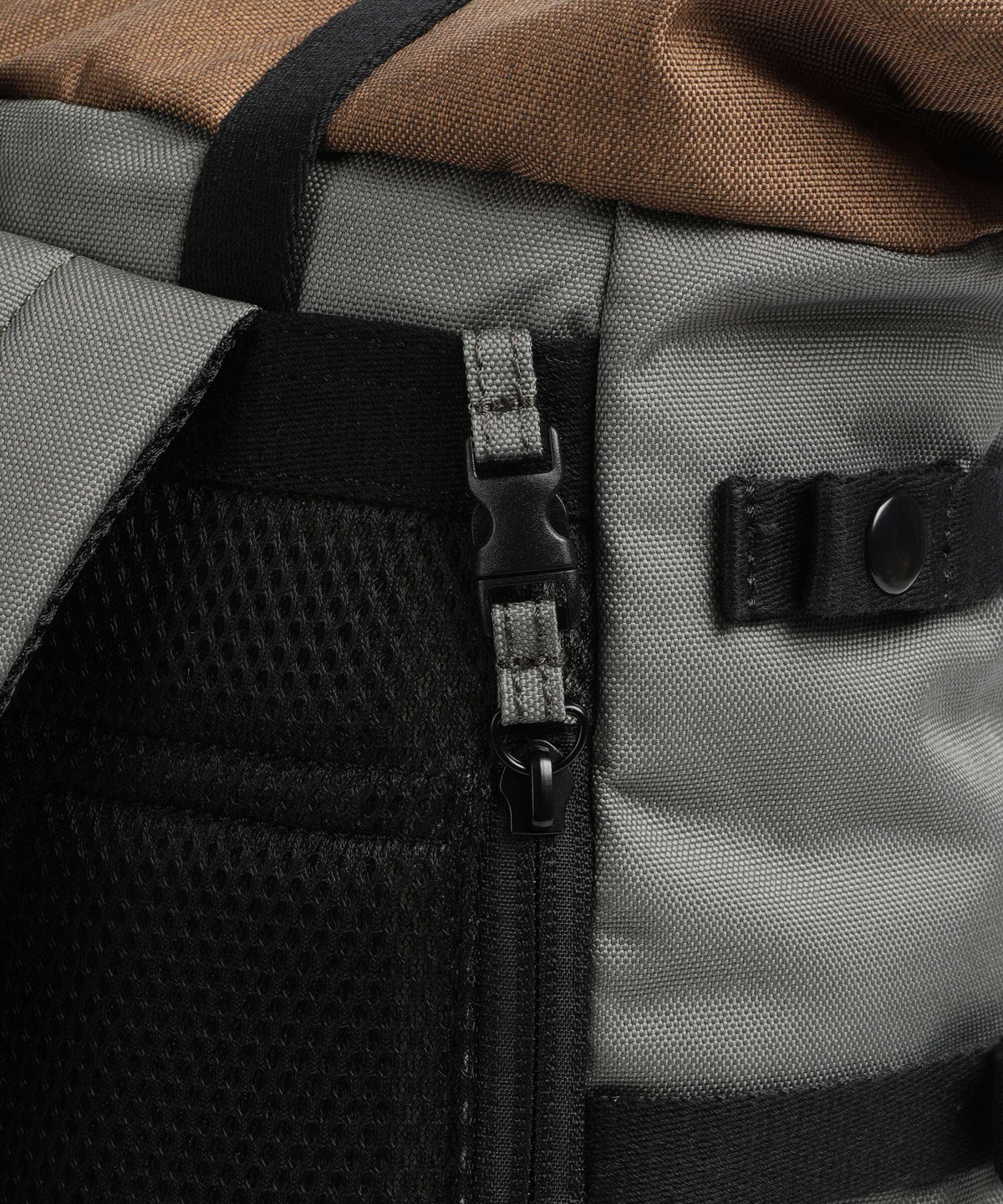 Doughnut Paratrooper Rolltop backpack grey/khaki