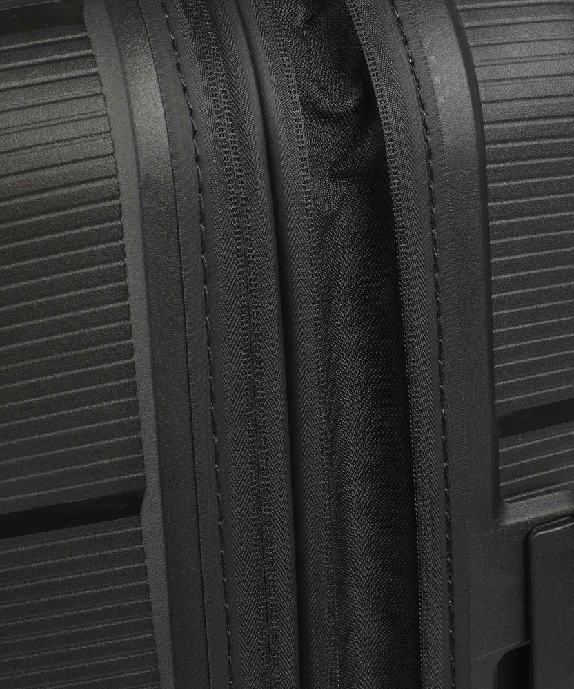 American Tourister Starvibe Spinner (4 wheels) black