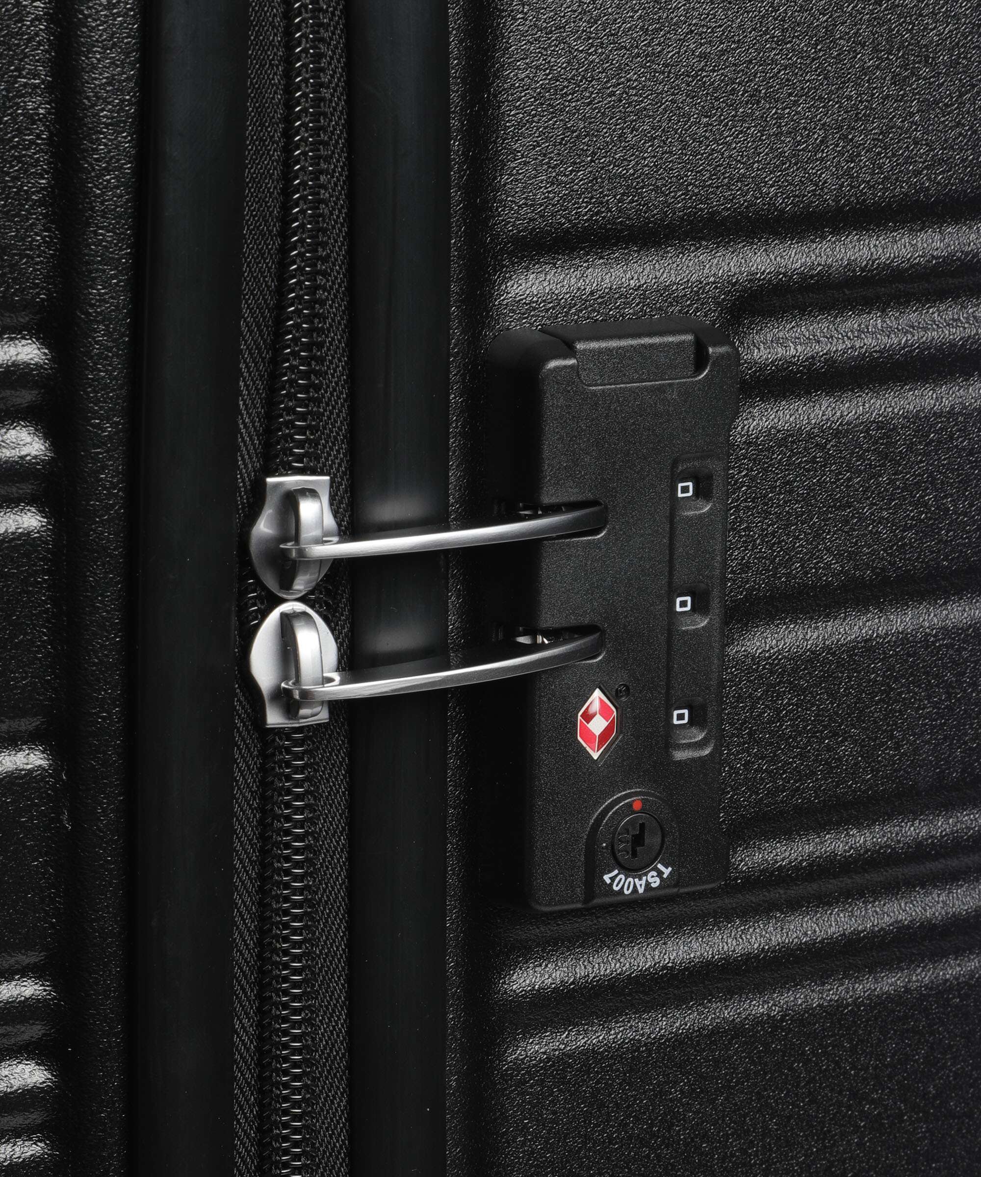 American Tourister High Turn Suitcase set (4 wheels) matte black