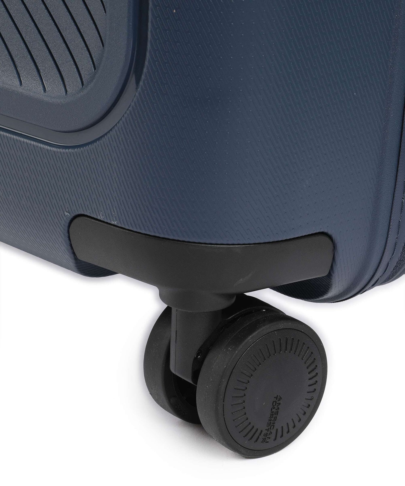 American Tourister Dashpop Disney Spinner (4 wheels) captian america shield