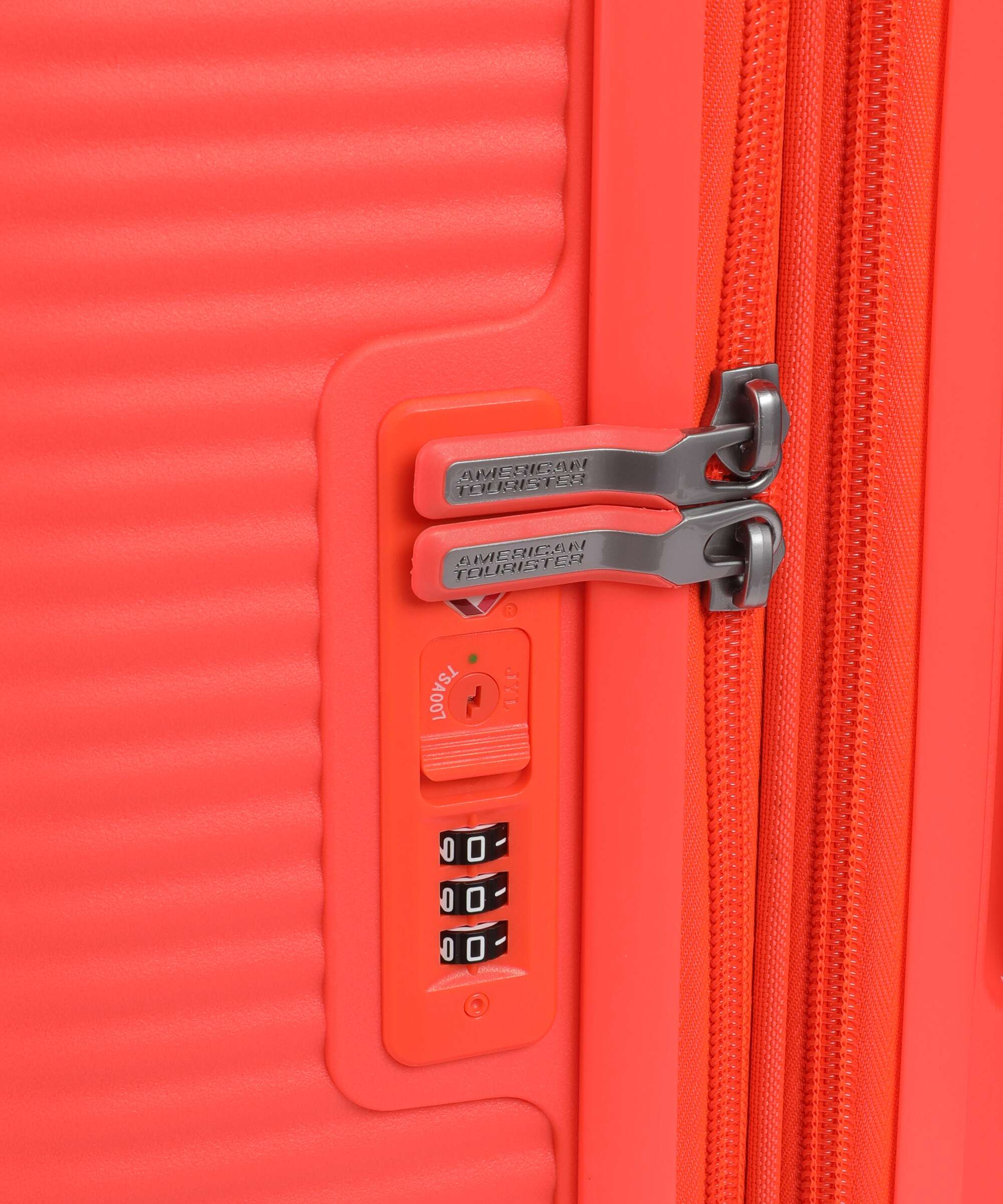 American Tourister Soundbox Spinner (4 wheels) neon orange