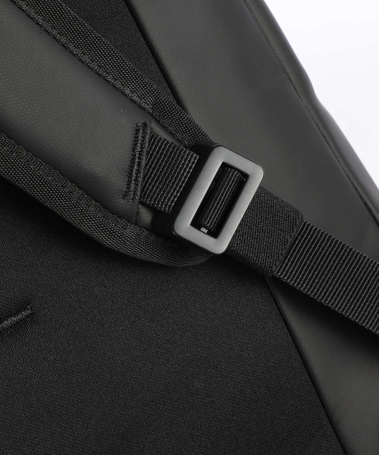 Db Hugger 20L Backpack black out