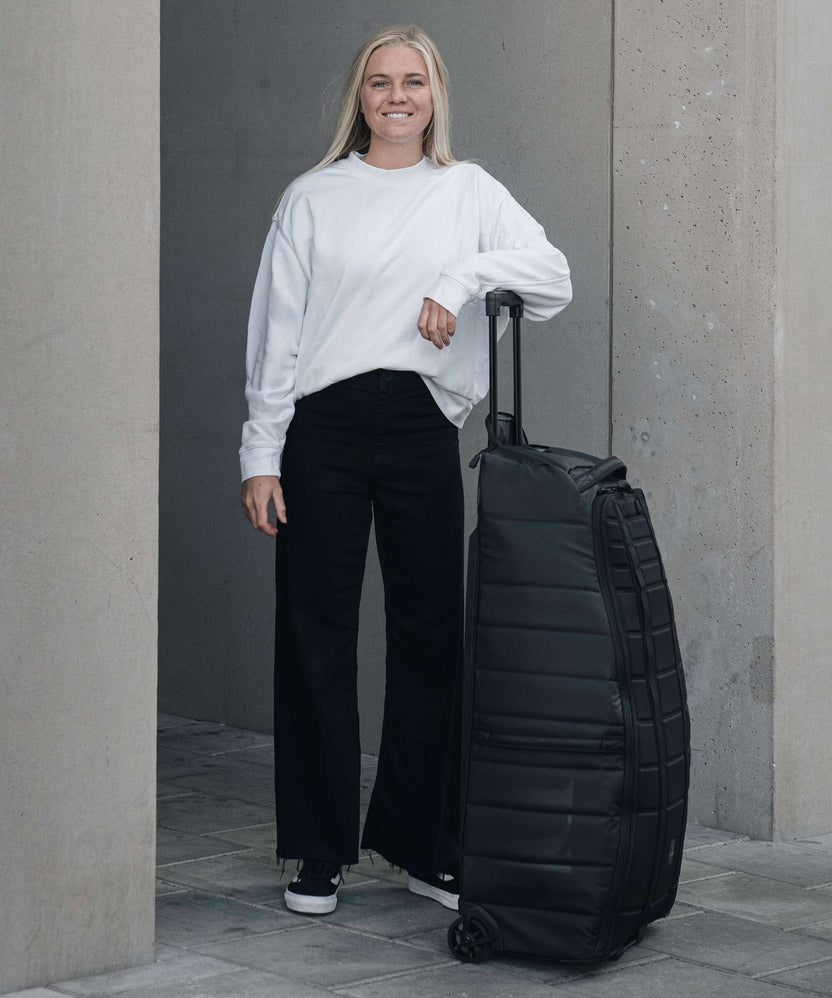 Db Hugger 90 Travel bag with wheels black out