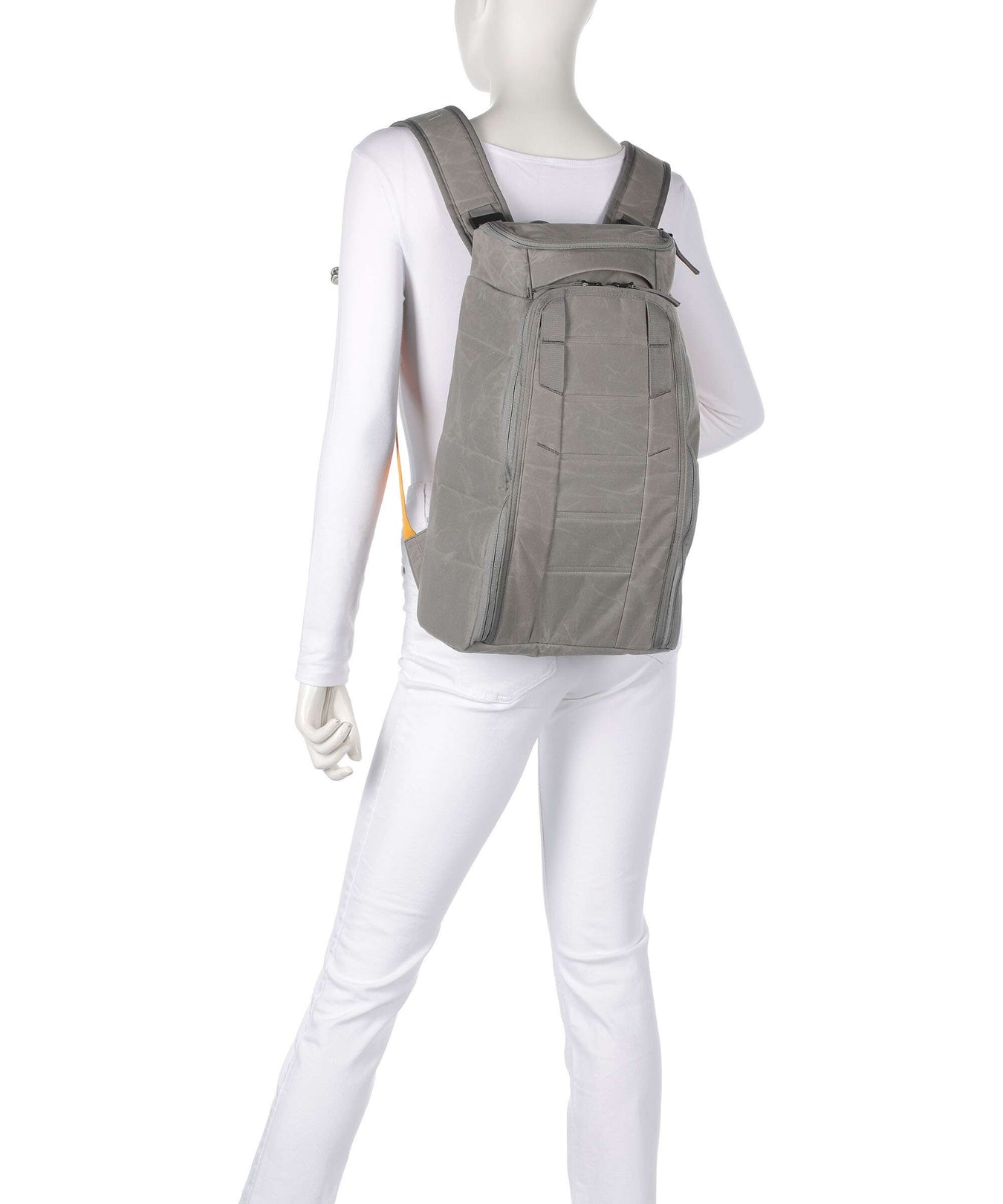 Db Hugger 20L Backpack sand grey