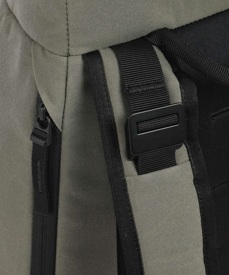 Db Hugger 20L Backpack forest green