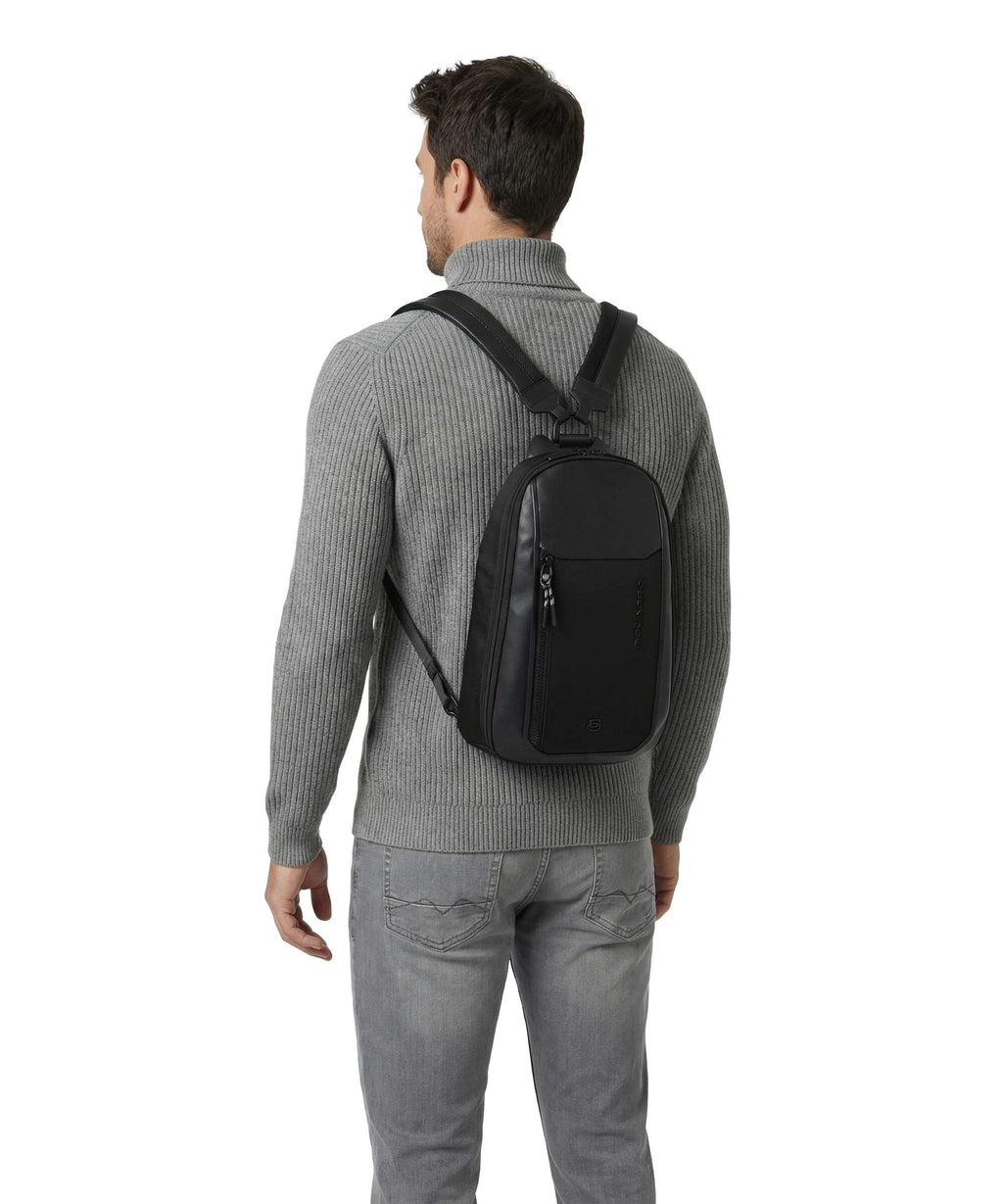 Piquadro Lyss Sling bag black