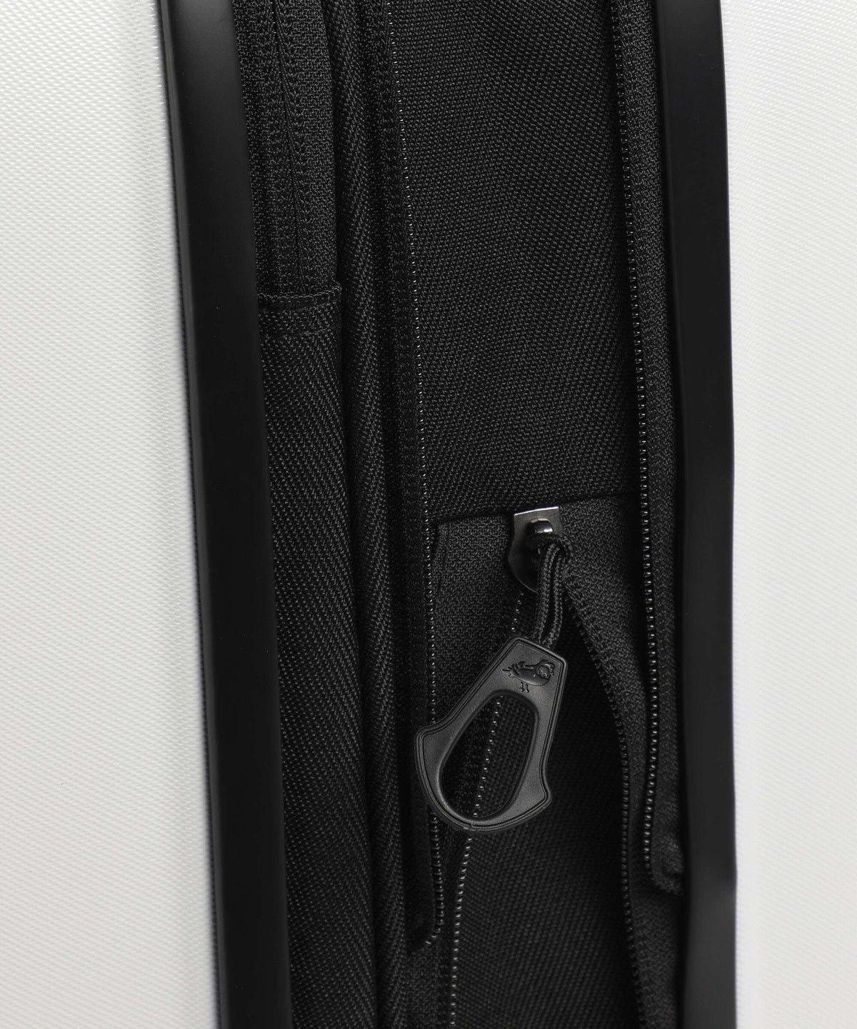 Mandarina Duck Logoduck+ Spinner (4 wheels) blanc