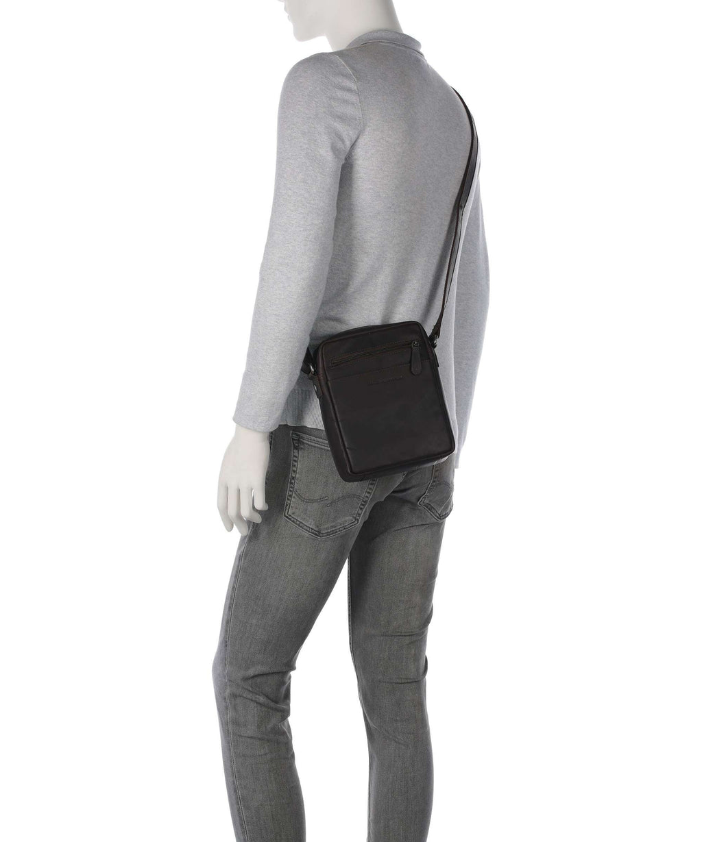 The Chesterfield Brand Wax Pull Up Cow Laveno Crossbody bag brown
