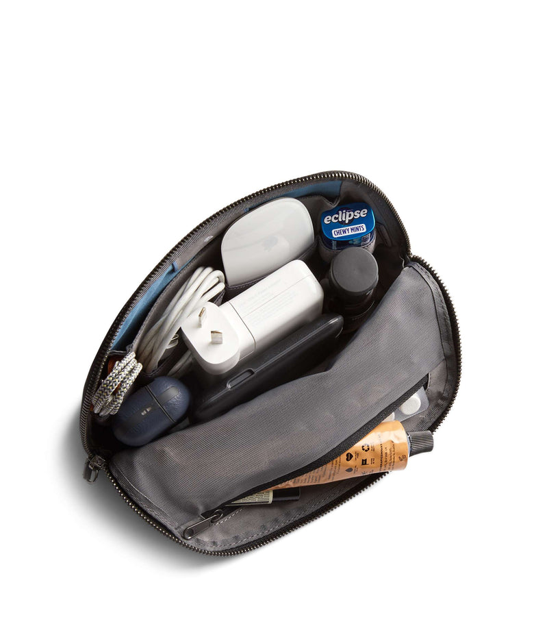 Bellroy Tech Desk Caddy Travel accessory black