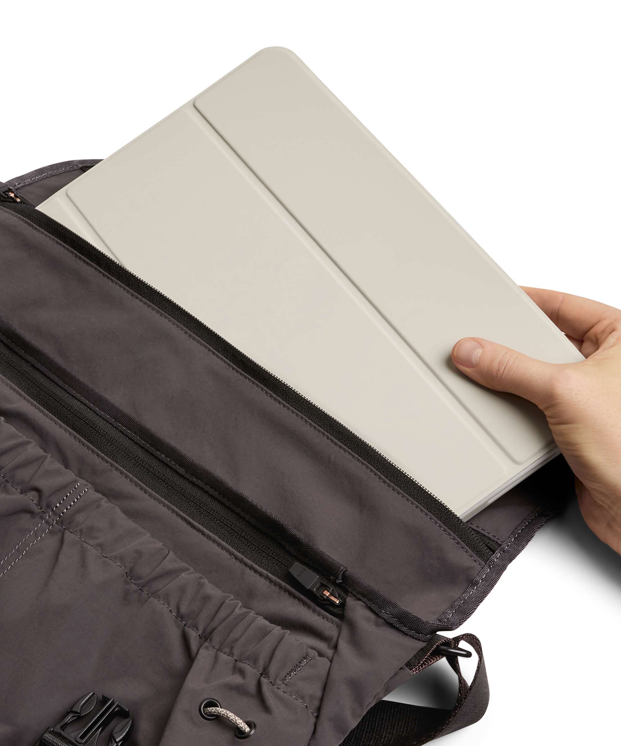 Bellroy Cinch 12 Messenger bag charcoal