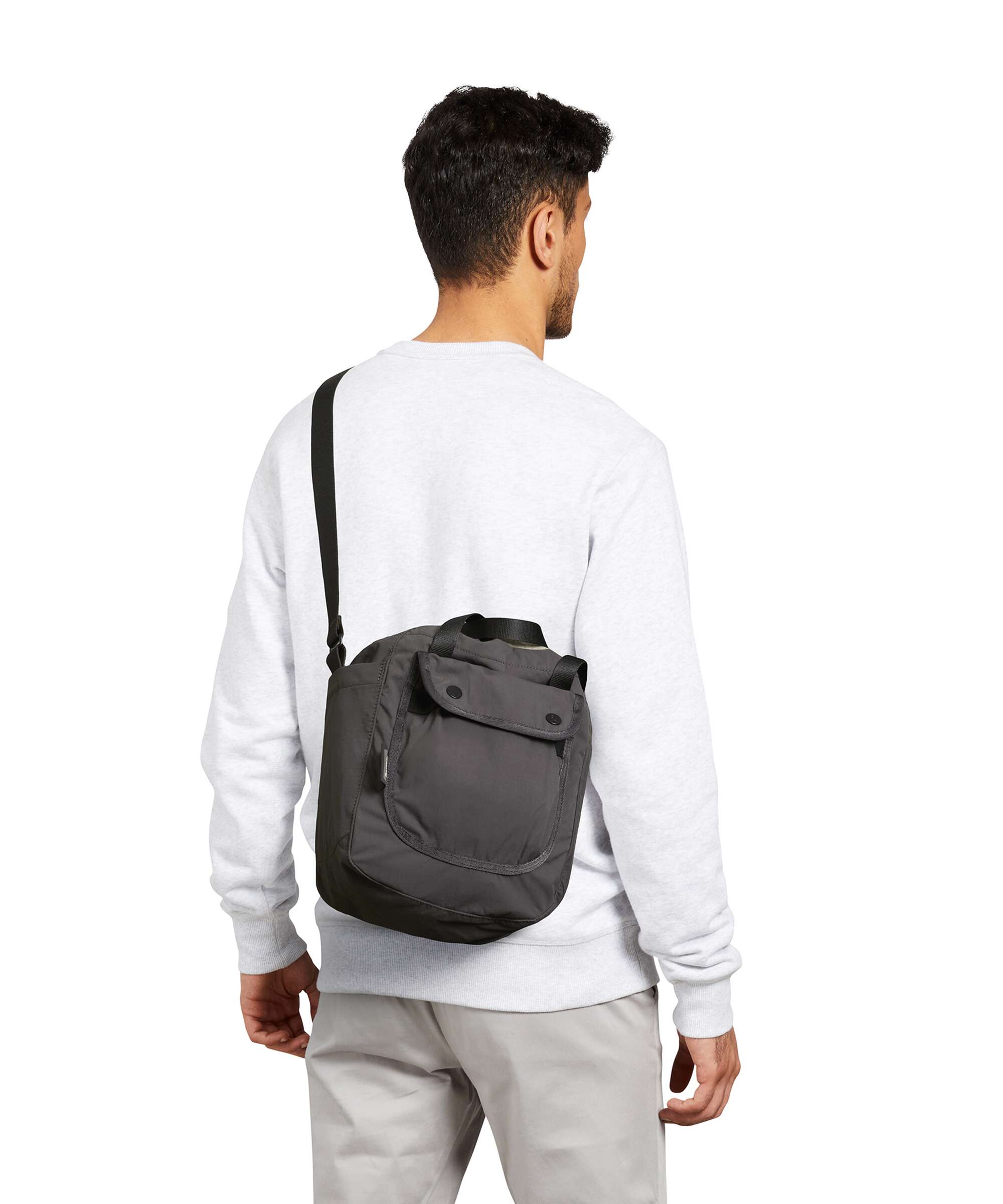 Bellroy Cinch 9 Bucket bag burgundy